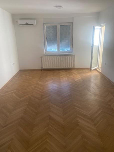 NOVI SAD - SAJAM - 40.00 m2