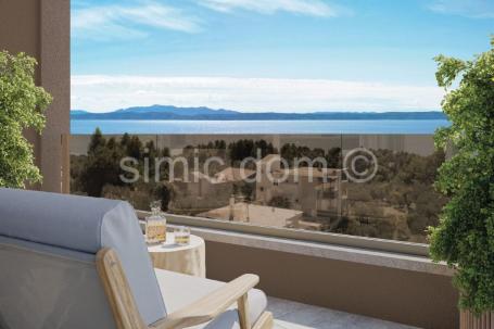 Penthouse s otvorenim pogledom, Podgora