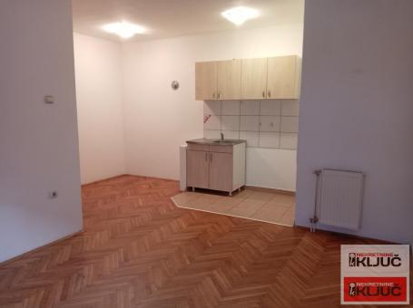 Jednoiposoban stan 36m², Grbavica, Novi Sad