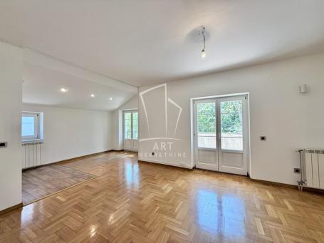 Reprezentativna vila na Voždovcu, 506 m² mereno ID#15604