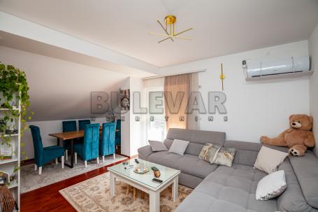 Na prodaju trosoban stan, uknjižene površine 73m2