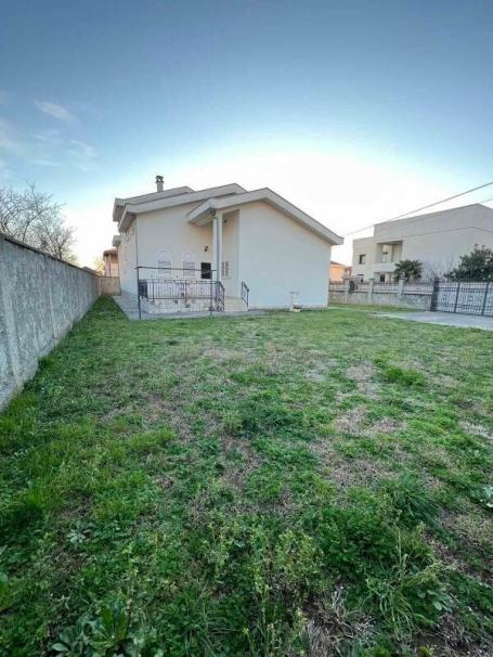 Kuća 450 m² na Izdavanje – Zlatica, Podgorica