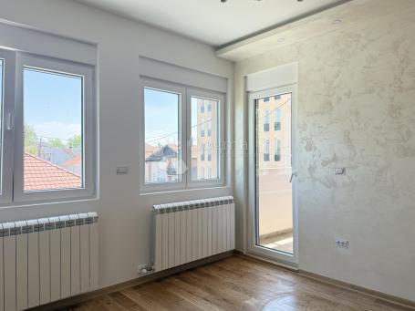 Batajnica 1. sprat 60m2 3.0 sa PARKING mestom