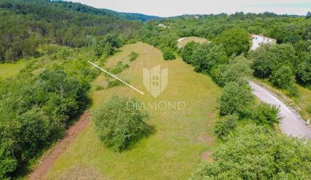 Buje, predivno zemljište površine 717 m² na mirnoj lokaciji!