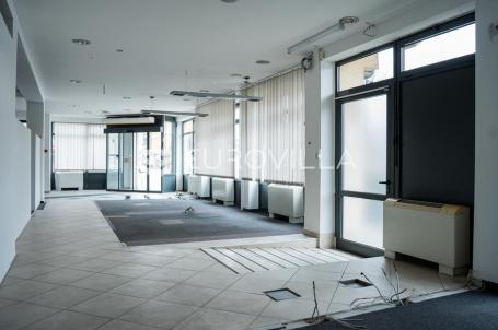 Vinkovci, Centar, atraktivan poslovni prostor 168 m² na frekventnoj kutnoj lokaciji