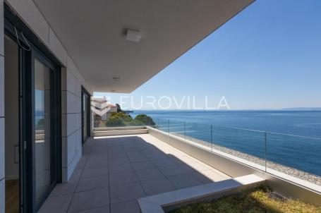 Rijeka, Pećine, NOVOGRADNJA, luksuzan četverosoban stan 120,86 m² prvi red do mora