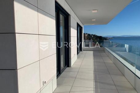 Rijeka, Pećine, NOVOGRADNJA, luksuzan trosoban stan 105,96 m² prvi red do mora
