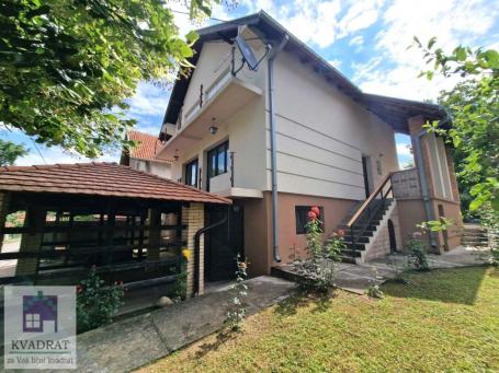 Prelepa porodična kuća u oazi mira, 219m², 23 ara placa, Ub - 168.000€
