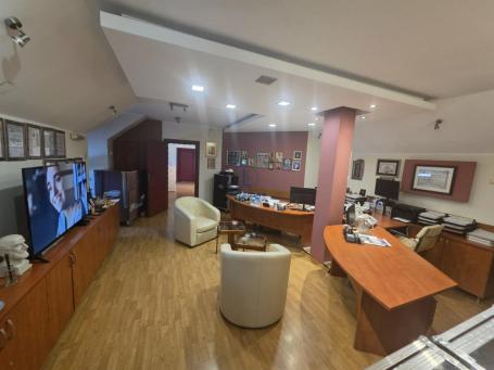Poslovni prostor, Bolnica, Karaburma, 1.200m2