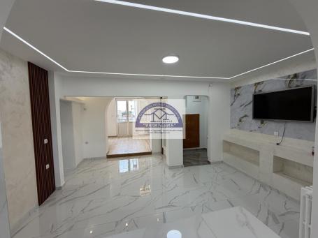LUX TROIPOSOBAN STAN U STROGOM CENTRU GRADA, KOD OPSTINE 0643490532
