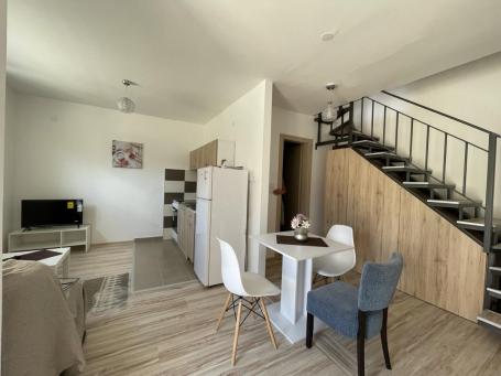 Duplex stan na keju u centru