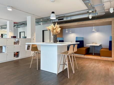 Neograničen pristup prostorima za coworking na lokaciji HQ East Centre