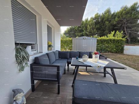 Apartment Medulin – luxurious four-bedroom apartment with a garden, 2 terraces, and 2 parking spaces