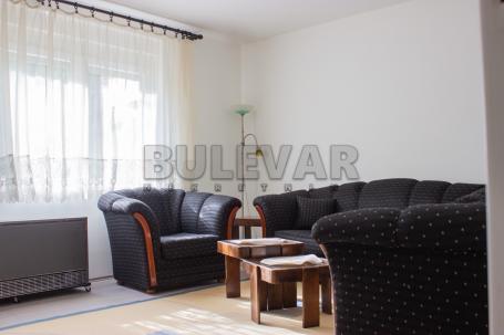 Izdaje se odličan, jednoiposoban stan u Durlanu, 46m2