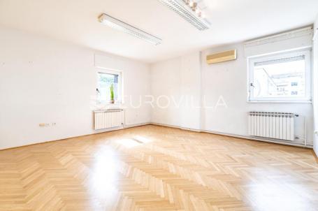 Zagreb, Donji grad, poslovni prostor 99 m²