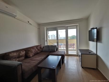Izdavanje, Stan, 56m2 , Centar