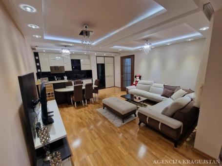 Izdavanje, Stan, 84m2 , Centar