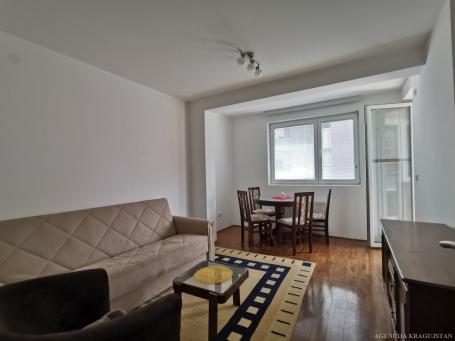 Izdavanje, Stan, 52m2 , Centar