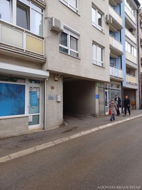 Izdavanje, Garaža, 12m2 , Centar