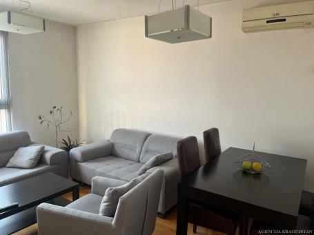 Izdavanje, Stan, 50m2 , Centar