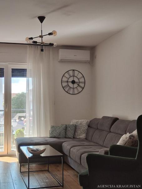 Izdavanje, Stan, 61m2 , Centar