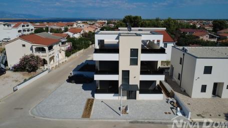 Novogradnja apartmani, južna strana otoka Vira. 