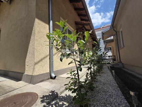 Izdavanje, Kuća, 64m2 , Centar