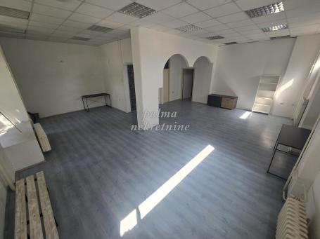 Izdavanje, Poslovni prostor, 93m2 , Centar