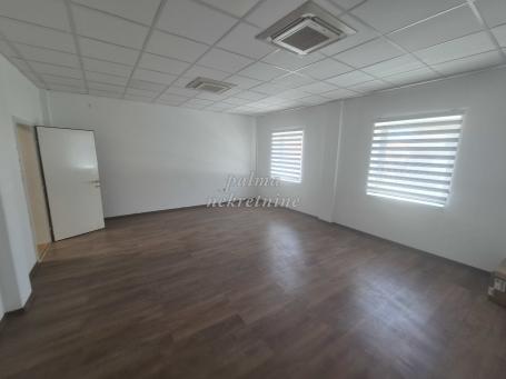 Izdavanje, Poslovni prostor, 180m2 , Centar