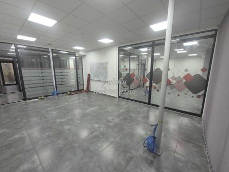 Izdavanje, Poslovni prostor, 407m2 , Bubanj