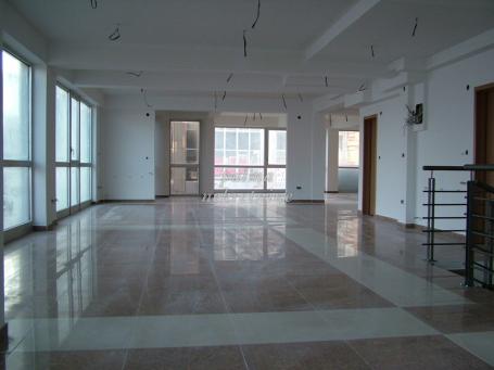 Izdavanje, Poslovni prostor, 155m2 , Centar
