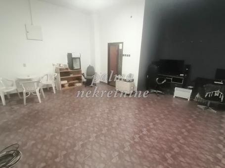 Izdavanje, Poslovni prostor, 52m2 , Centar