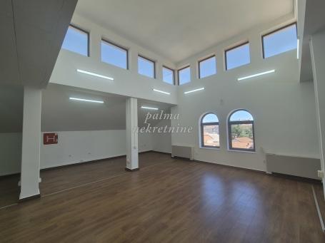 Izdavanje, Lokal, 125m2 , Centar