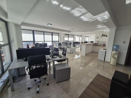 Izdavanje, Poslovni prostor, 380m2 , Centar