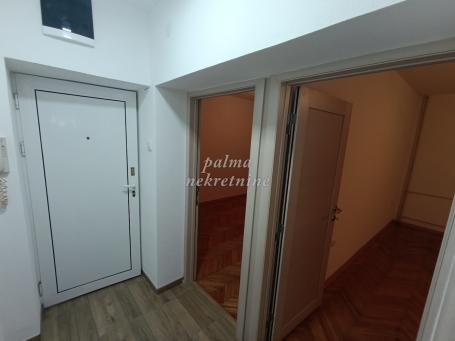 Izdavanje, Lokal, 47m2 , Centar