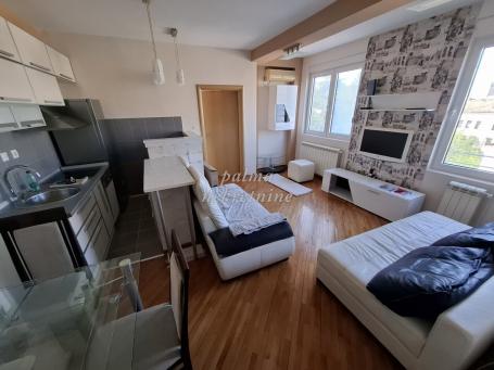 Izdavanje, Stan, 59m2 , Centar