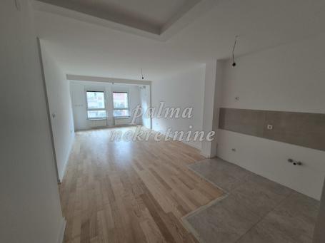 Izdavanje, Stan, 86m2 , Centar