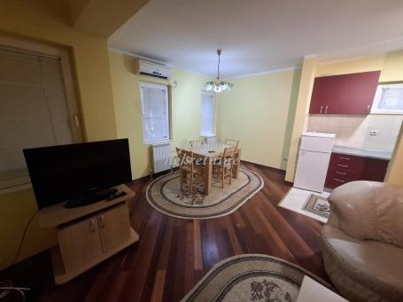 Izdavanje, Stan, 50m2 , Centar