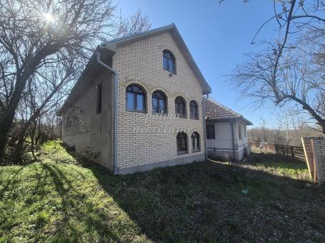 Prodaja, Kuća, 550m2 , Rača