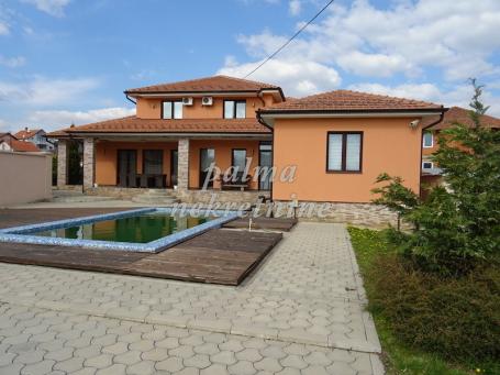 Prodaja, Kuća, 390m2 , Petrovac