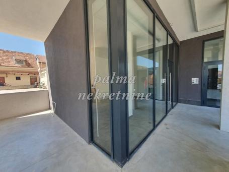 Prodaja, Poslovni prostor, 37m2 , Centar