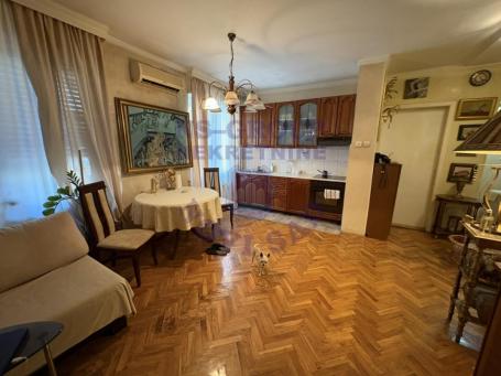 Trosoban stan na Grbavici