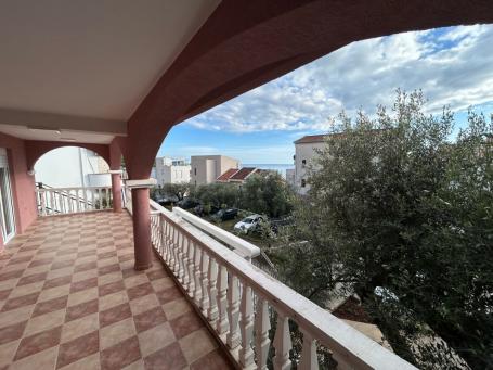 NA PRODAJU ODLIČAN DVOSOBAN STAN SA POGLEDOM NA MORE – PRŽNO -MILOČER