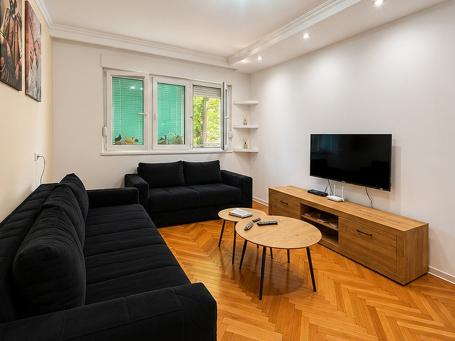 Prodaje se renoviran 1.0 stan na Karaburmi, 41m2