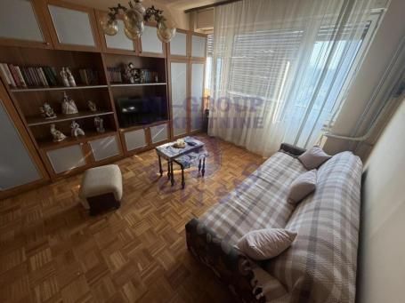 Trosoban stan na Bulevaru Oslobodjenja, 74m2