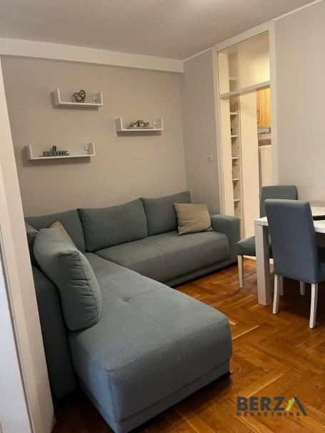RENOVIRAN, NAMEŠTEN JEDNOIPOSOBAN STAN, PODBARA
