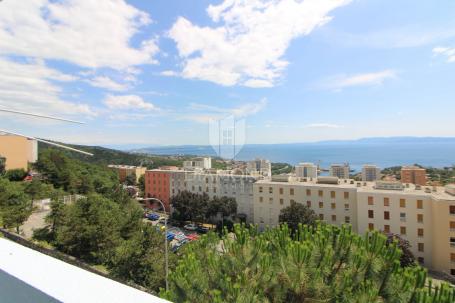 RIJEKA, GORNJA VEŽICA - ADAPTIRAN STAN S POGLEDOM NA MORE
