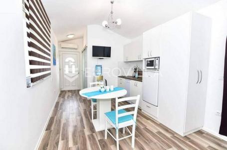 Vir, dvojna kuća s dva apartmana i velikim vrtom, blizina centra i plaže
