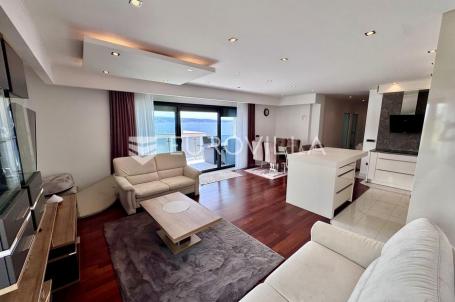 Crikvenica, ekskluzivan trosoban stan 102,61 m², samo 50 m do mora, pogled na more