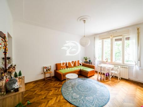 Salonski 3.0 stan na Dorćolu sa dve stambene jedinice